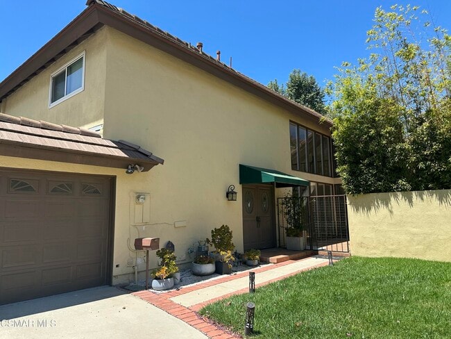 Building Photo - 1165 Triunfo Canyon Rd