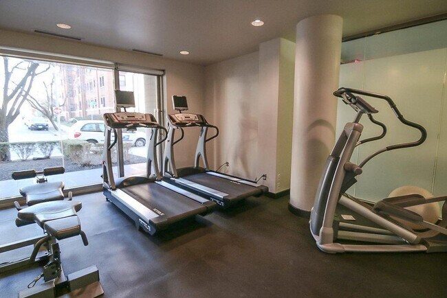 Building Photo - {803 #604} Churchill Condo Located on the County Club Plaza + In-Unit W/D + Parking Included