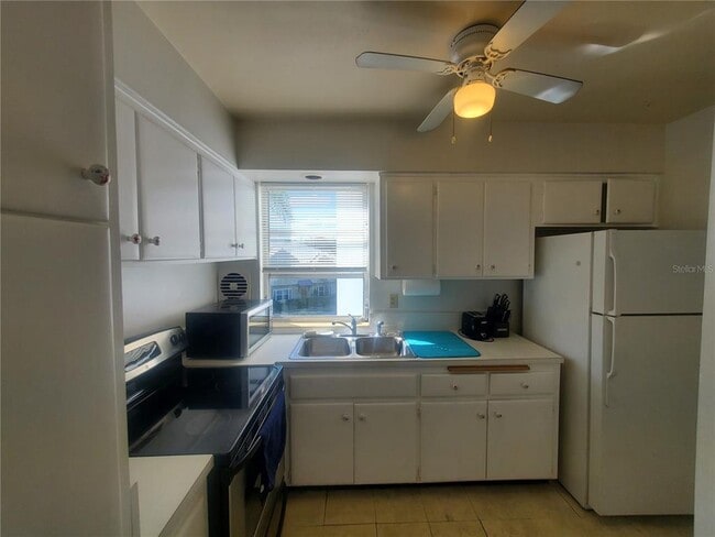 Building Photo - 200 N Betty Ln