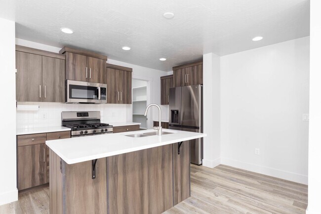 Building Photo - 4 bed | 2.5 bath | 2 car in Desert Canyons