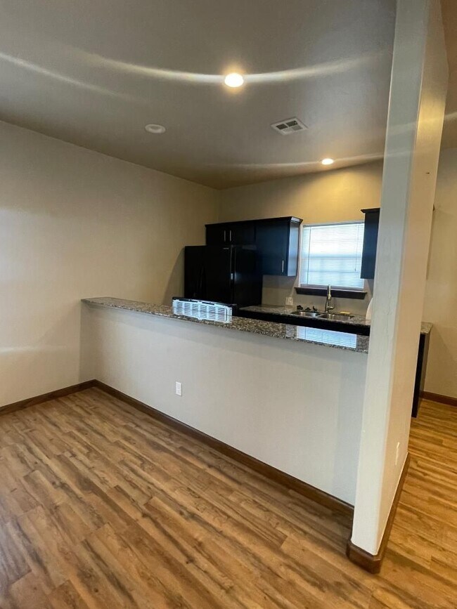 Building Photo - AMAZING CENTRAL NORMAN APARTMENT FOR LEASE