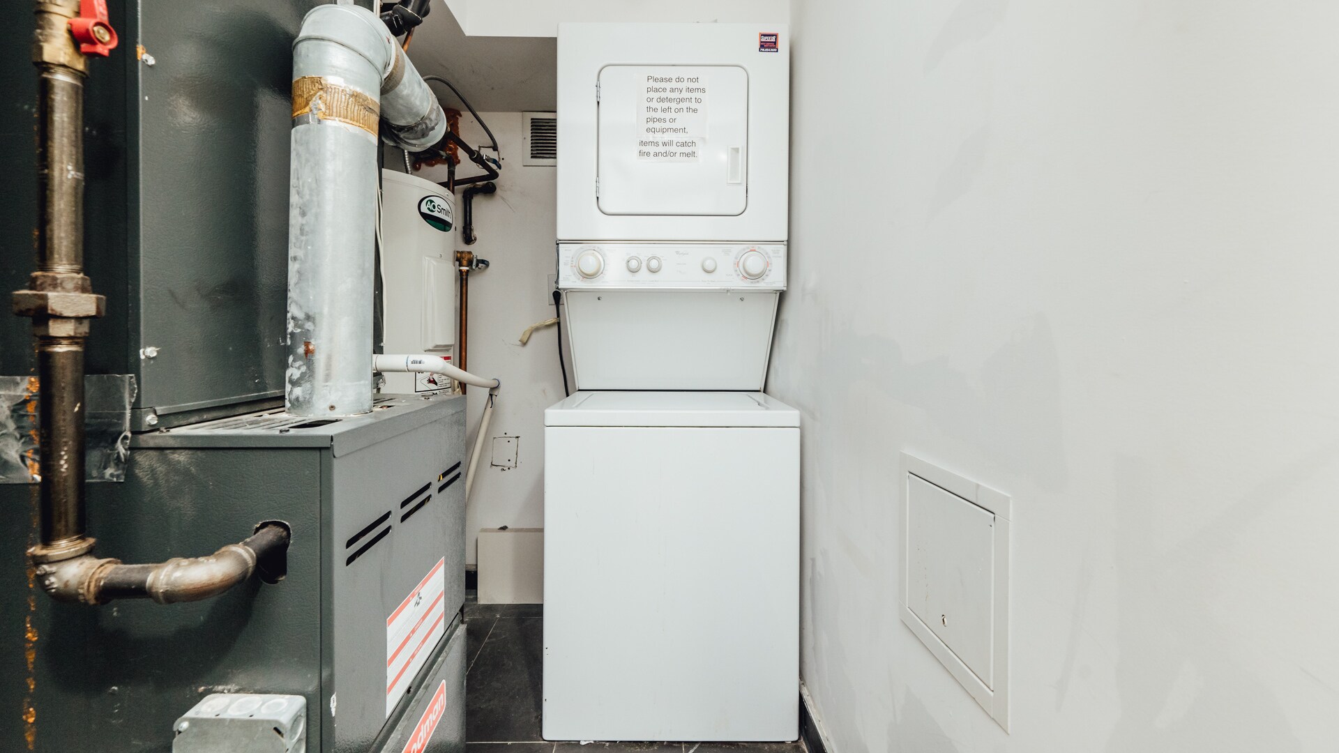 Building Photo - 130 Scholes St