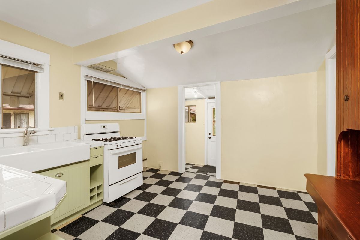 Building Photo - 505 E Olive Ave