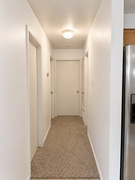 Building Photo - 402 Topeka Ct