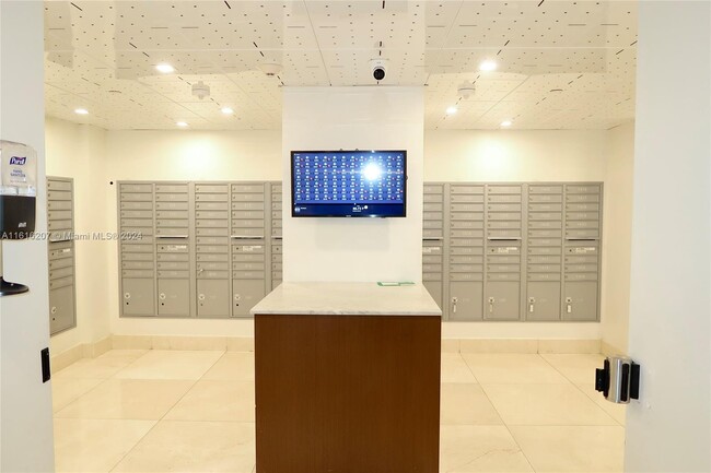 Building Photo - 540 Brickell Key Dr