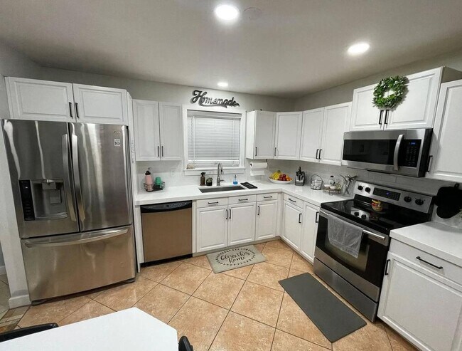 Building Photo - 6500 SW 4th St