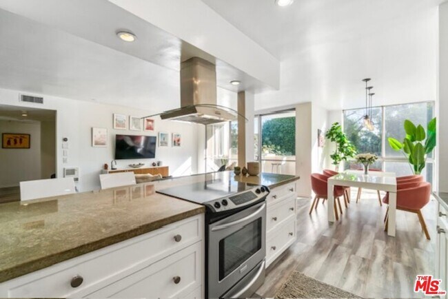 Building Photo - 1015 Kings Rd