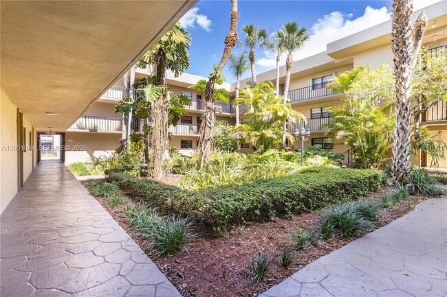 Building Photo - 10855 SW 112th Ave