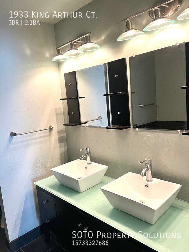 Building Photo - 1933 King Arthur Ct