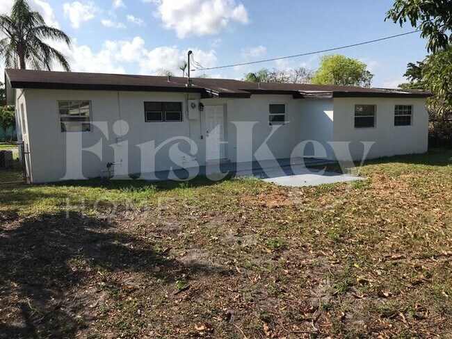 Building Photo - 221 N 65th Way