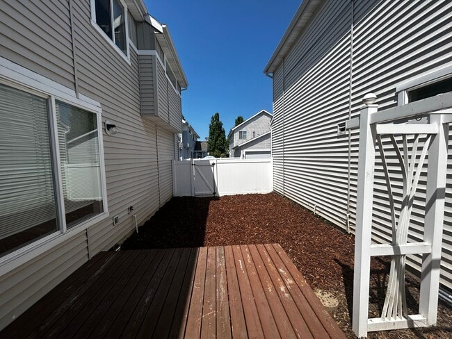 Building Photo - 3 Bedroom Beaverton Home with A/C!