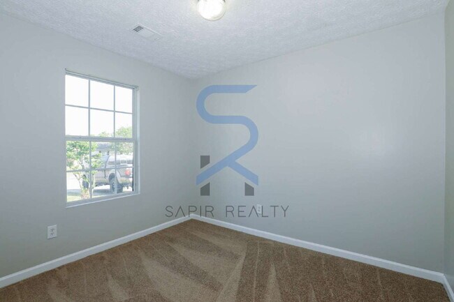 Building Photo - Modern All-Electric Living – 3BR Retreat with 2 Full Baths in Griffin