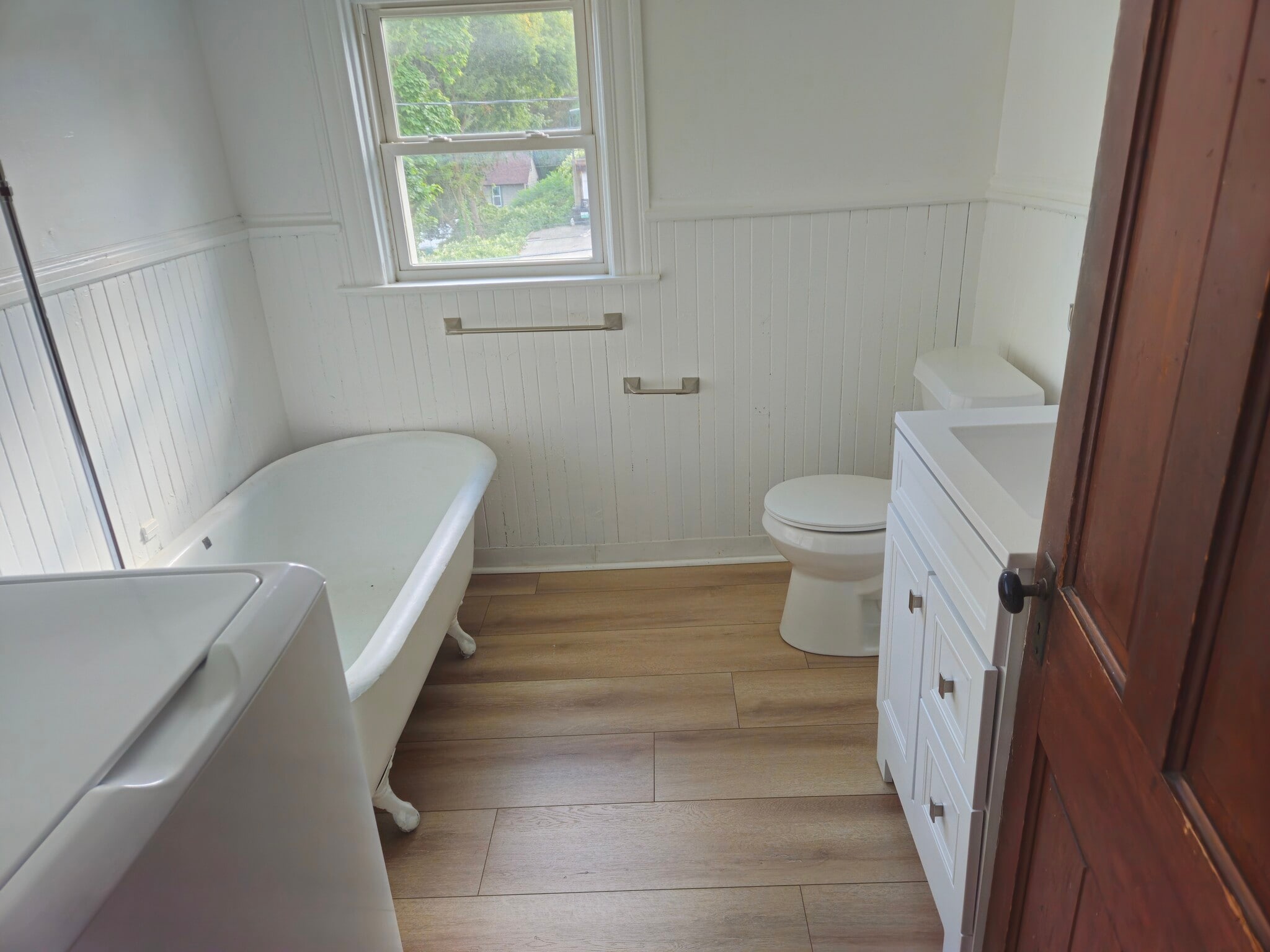 Building Photo - 912 E 2nd St