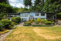 Building Photo - Elegant 4 bed home with Lake Sammamish Vie...
