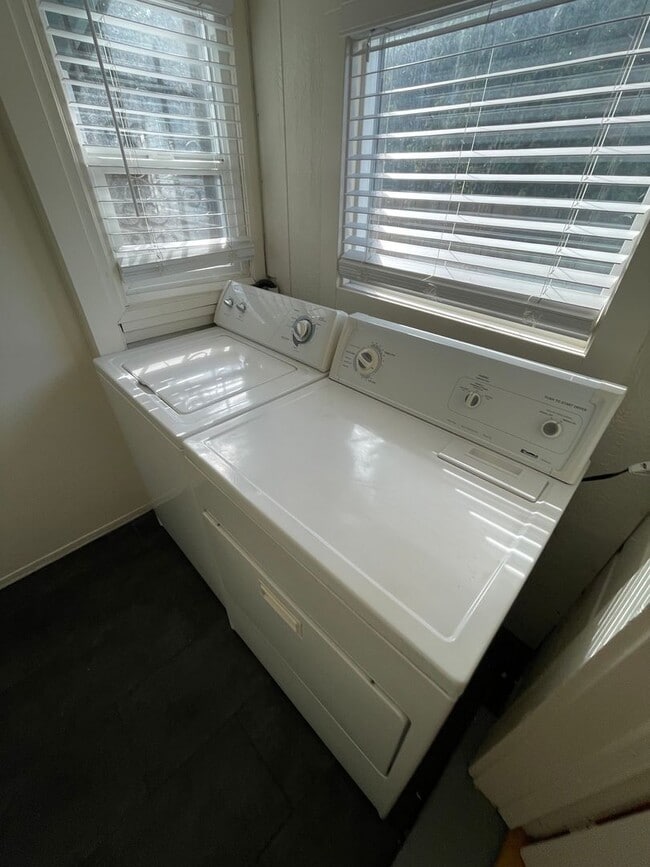 Building Photo - 1/2 Off First Month's Rent, 2Bdrm, 1Bath, SFR