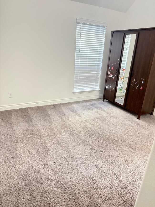 Building Photo - 19715 Hale Hollow Creek Dr