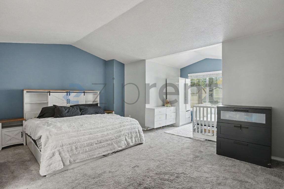 Building Photo - Unit