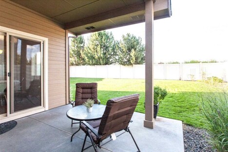 Building Photo - 2014 E Mountain Man Dr