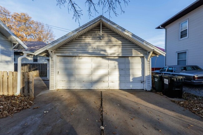 Building Photo - An Adorable Bungalow in the Havelock area ...