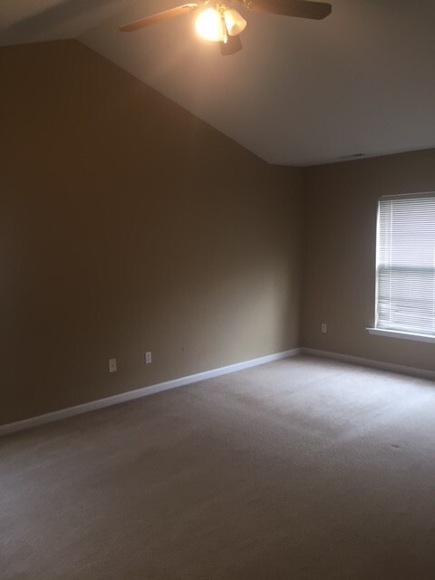 Building Photo - Simpsonville - 4BD+Bonus/2.5BA, 2425SF