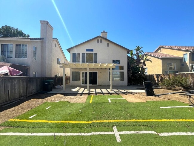 Building Photo - 4 bed, 2.5 bath located in Corona, CA!