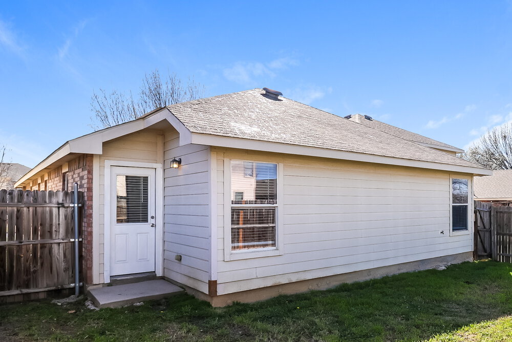 Building Photo - 4524 Waterford Dr