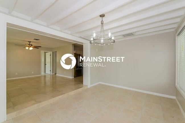 Building Photo - 3 Bedroom Pet-Friendly Home in SARASOTA, F...