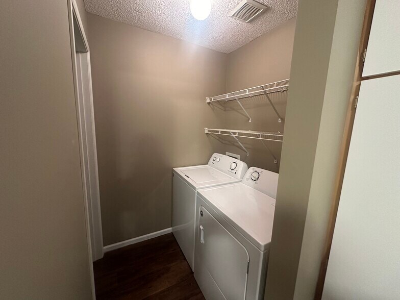 Building Photo - Meadowlawn Village