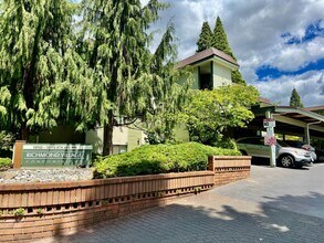 Building Photo - Beautiful 2 bed, 2 bath Shoreline Condo, $2400/mo.