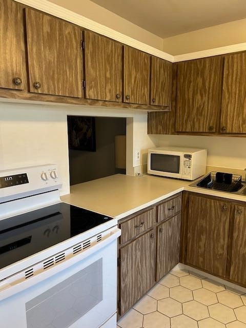 Building Photo - 221 Lake Meryl Dr