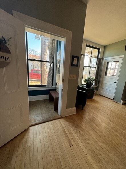 Building Photo - 204 Cherry St W