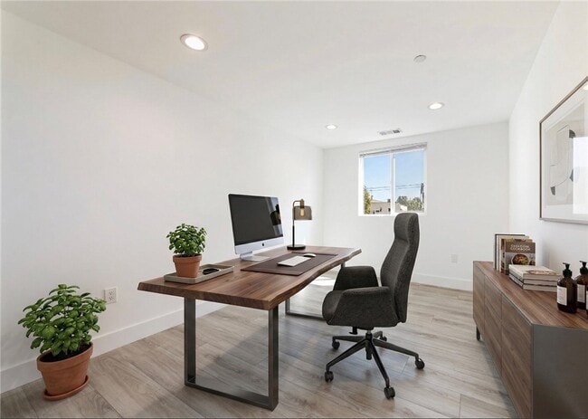 Building Photo - 5016 Pickford St