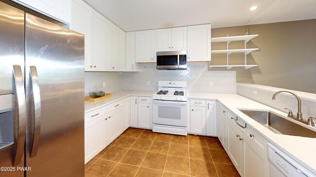 Building Photo - 4038 Somerset Ct