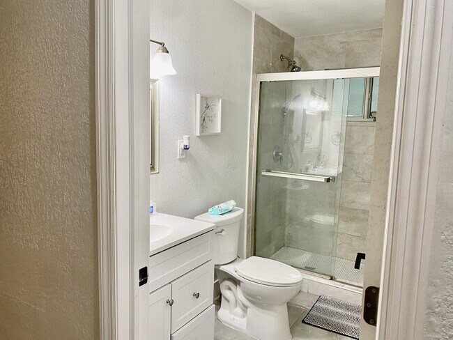 Building Photo - 1353 9th St