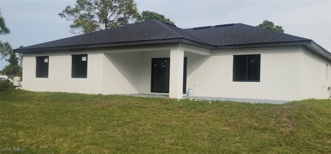 Building Photo - 915 Panda Dr
