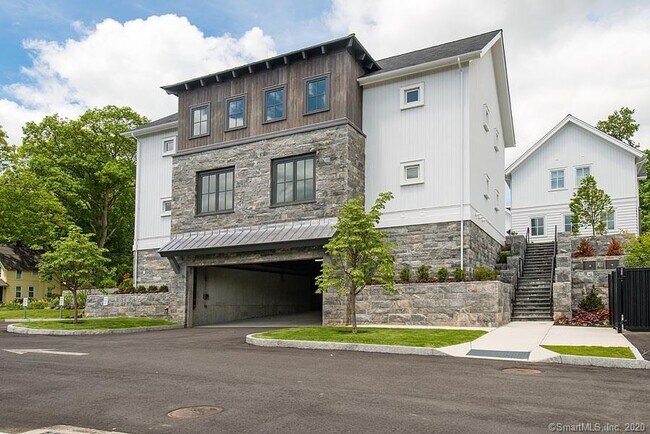 Building Photo - 4 Morningside Dr N