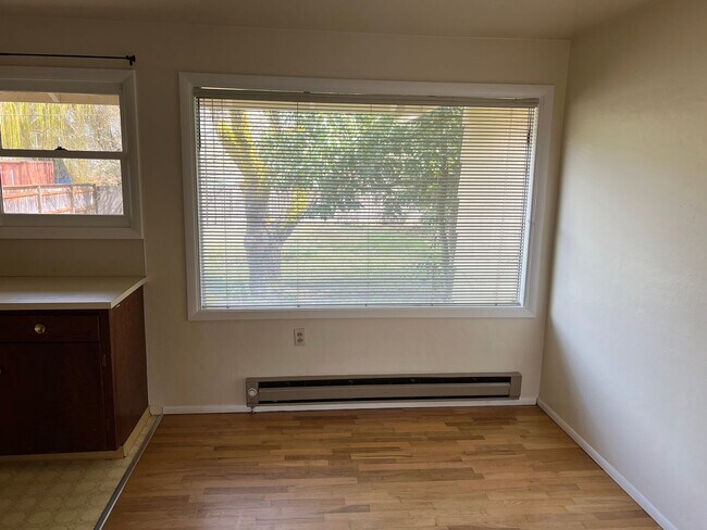 Building Photo - 3 Bedroom House in Southwest Eugene