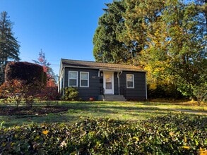 Building Photo - Charming 2 Bed 1 Bath Home on Fenced Corne...