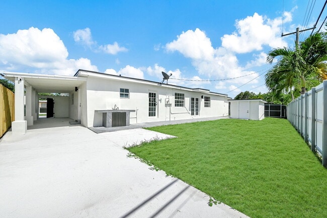 Building Photo - 4040 SW 108th Ave