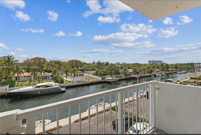 Building Photo - 2020 NE 135th St