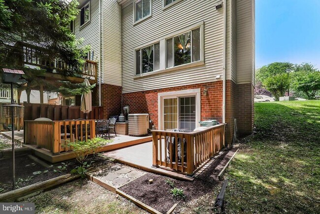 Building Photo - 16031 Dorset Rd