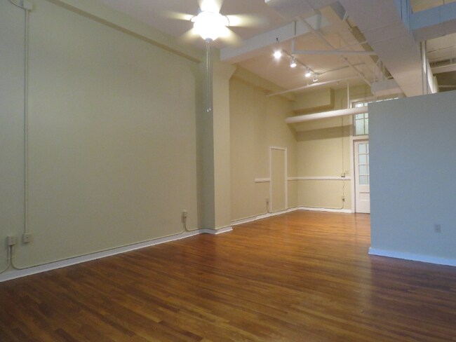 Building Photo - 1401 Scott St