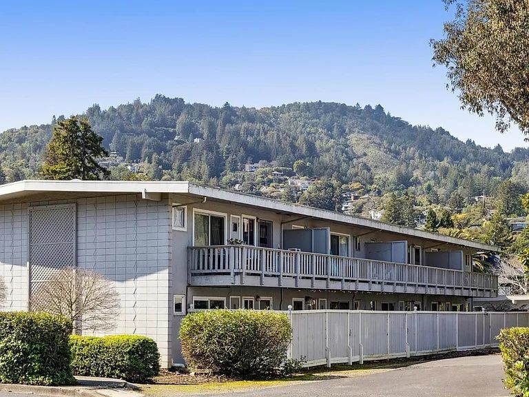 Building Photo - 61 Pixley Ave