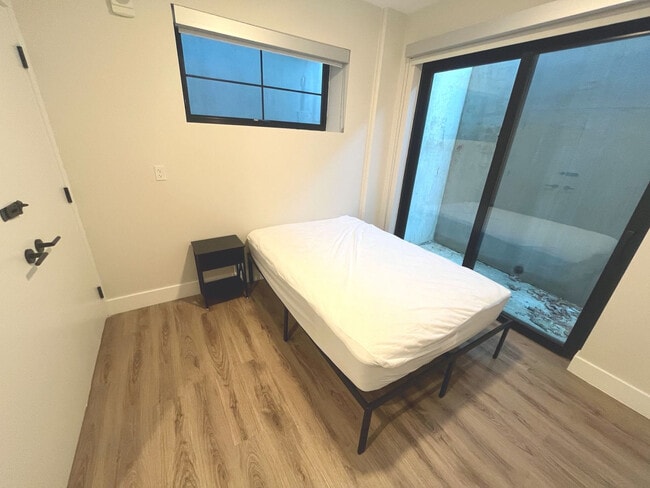 Building Photo - 225 Vine St NW