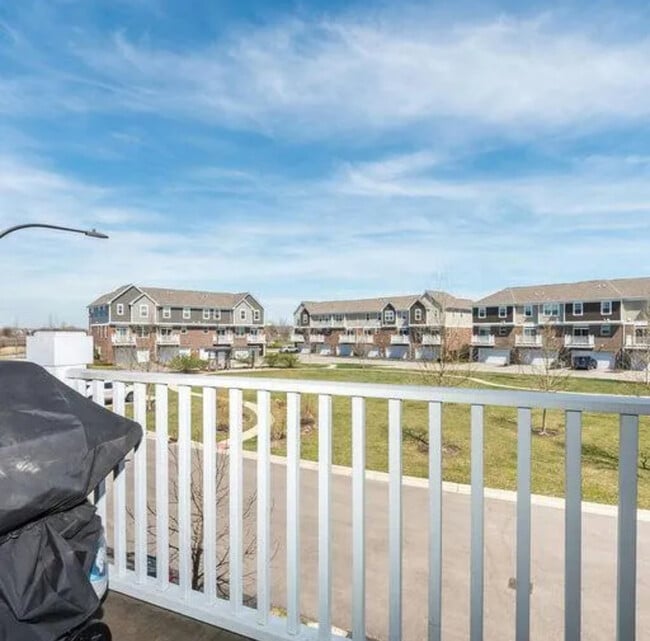 Building Photo - 2942 Madison Dr