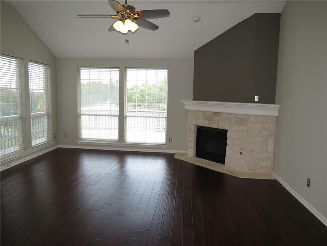 Building Photo - 4008 Sable Oaks Dr