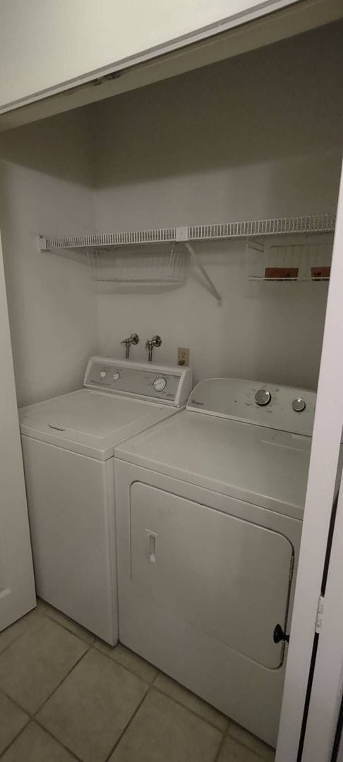 Building Photo - Top Floor Provo condo w private balcony