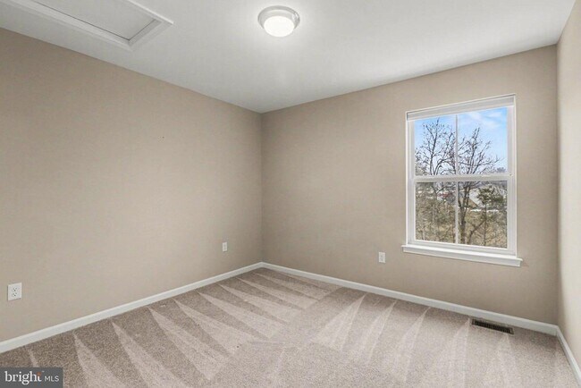 Building Photo - 8110 Kelly Dr