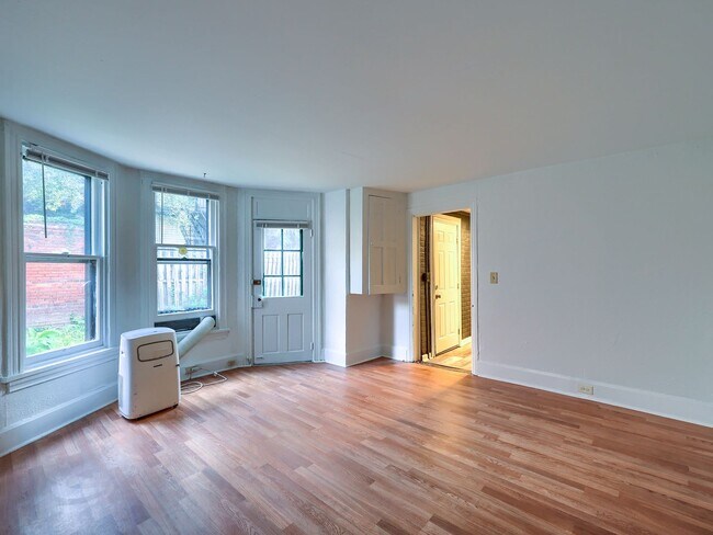 Building Photo - 127 Herr St