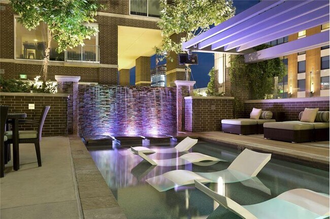 Building Photo - 302 Brazos St